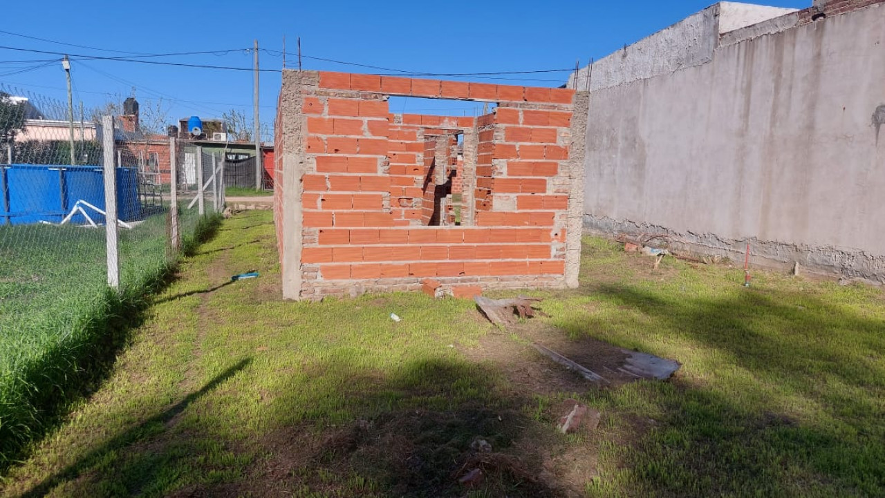 lote con casa a terminar