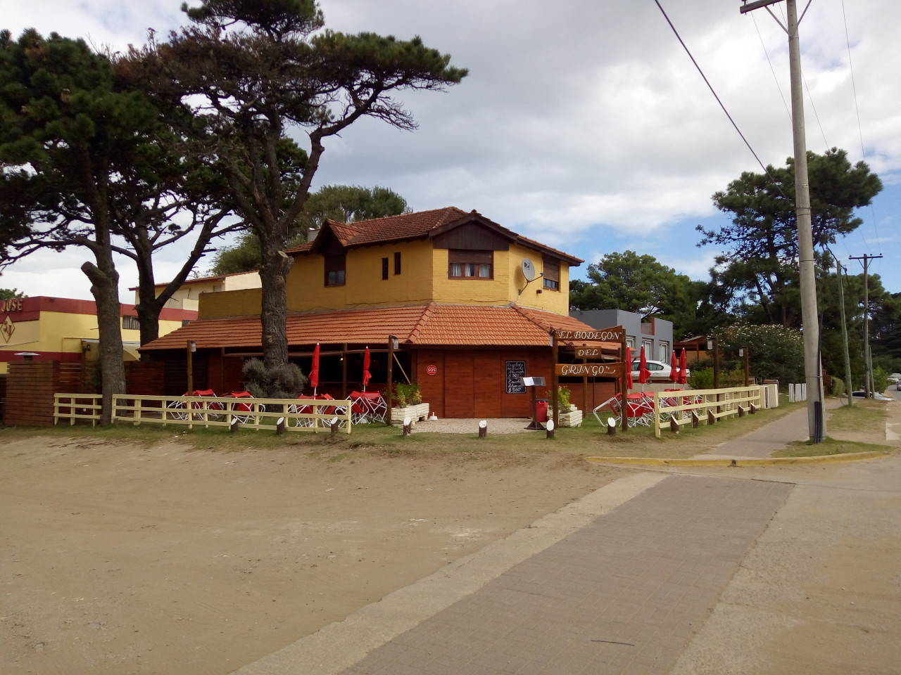 (ALQUILER) RESTO VALERIA DEL MAR. CON FONDO DE COMERCIO  GASTRONOMICO TOTALMENTE EQUIPADO LISTO PARA TRABAJAR MUY BUENA UBICACION